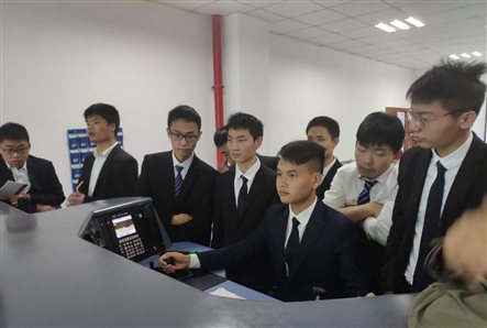 模拟驾驶