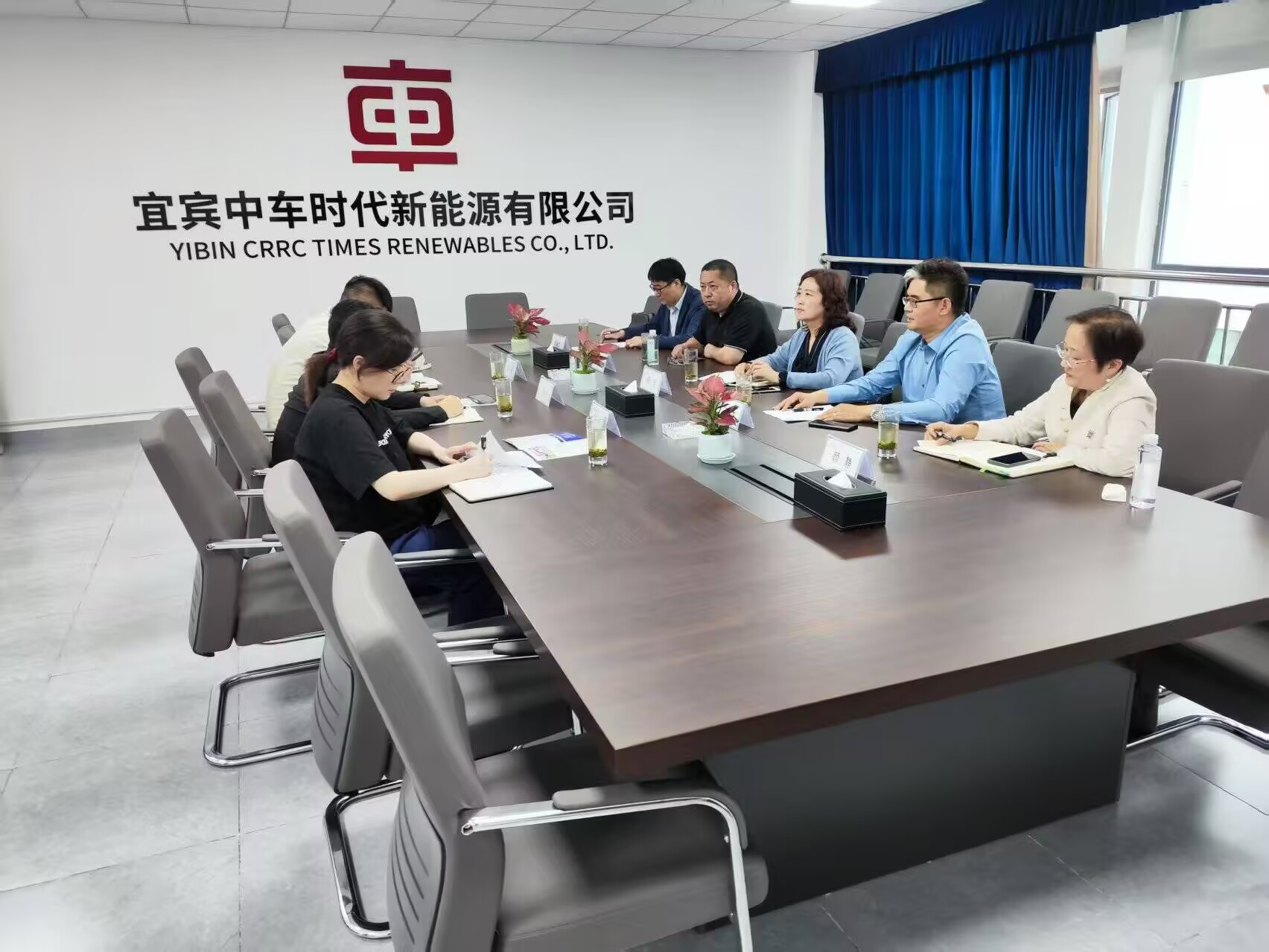校长调研1.jpg
