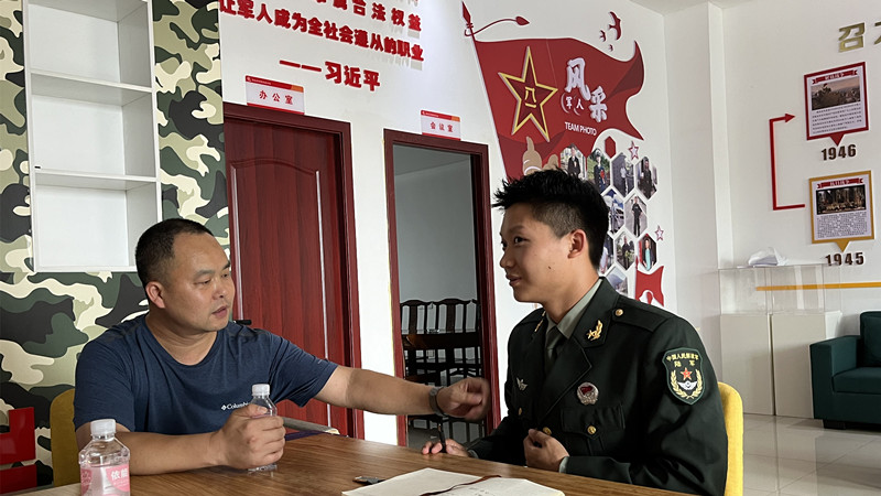 团队退役复学成员向退役村民宣传习近平新时代中国特色社会主义思想 2026世界杯官方合作网站黄紫瑜供图.jpg